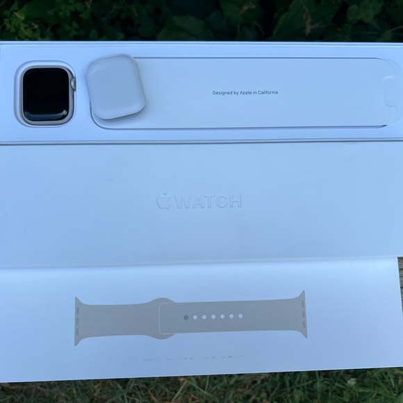 Apple Watch Series 7 41mm Starlight Aluminum Case with Starlight Sport Band New